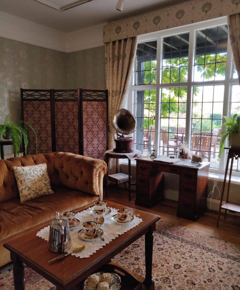 Detalhes Retrô: Como Elevar o Glamour da Decoração da Sua Casa