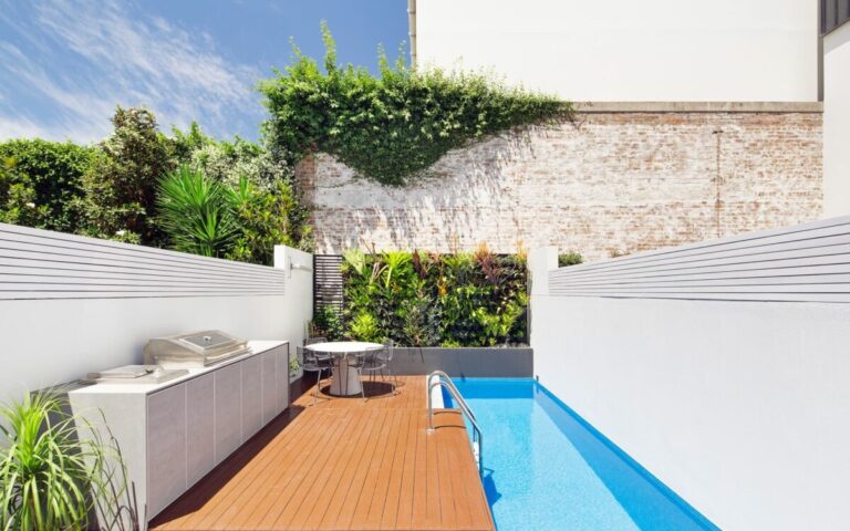 Como Criar um Jardim Vertical no Terraço: Vantagens, Plantas Ideais e Passo a Passo